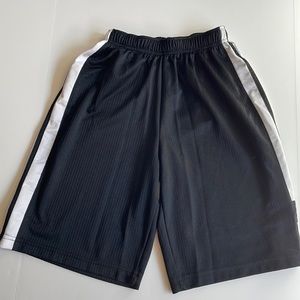 Nike elastic waistband drawstring black and white basketball shorts size medium